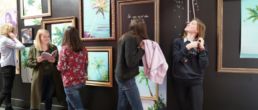 oeuvre d'arts des étudiants exposées par le campus créatif de la catho