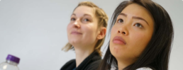 étudiantes en cours de diplôme universitaire criminologie