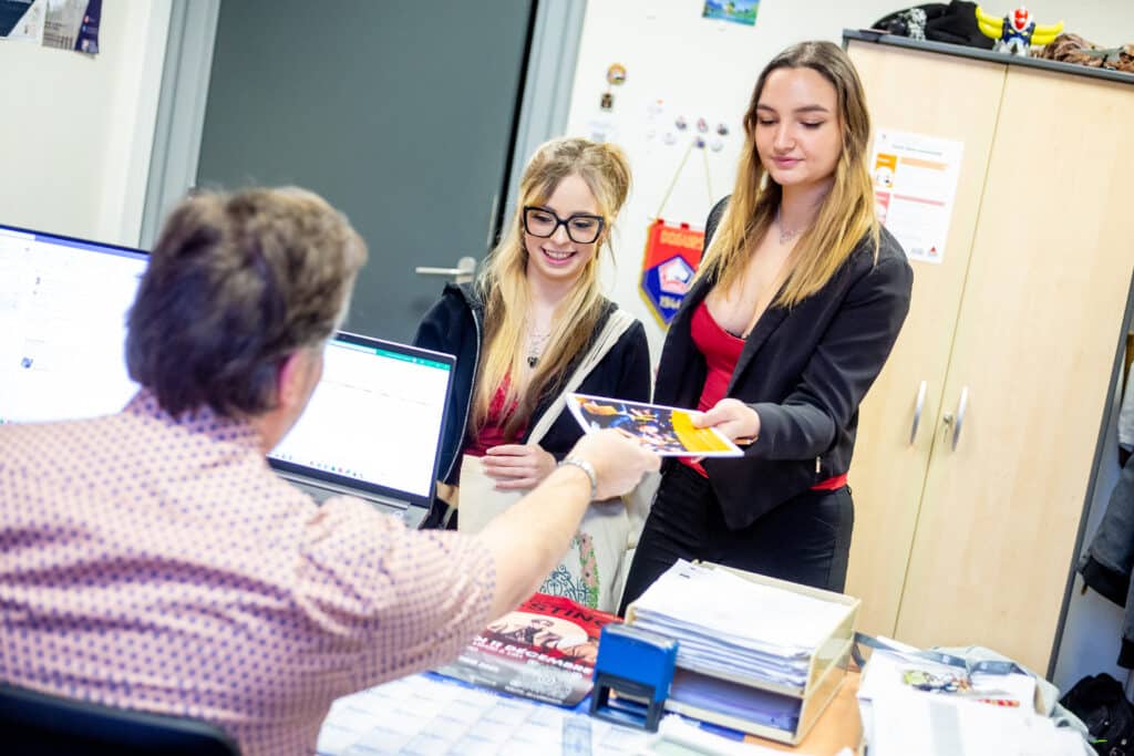 Des bourses d'études sont disponibles à la FLSH pour certaines formations.